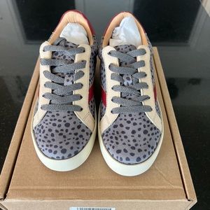 Brand new Journee Collection Shoe Size 6